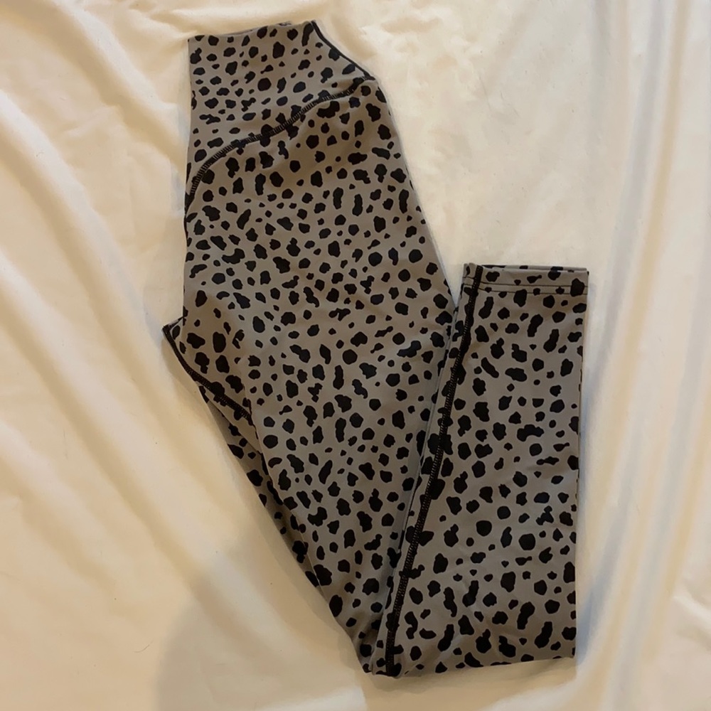 Balance Athletics Snow leopard leggings